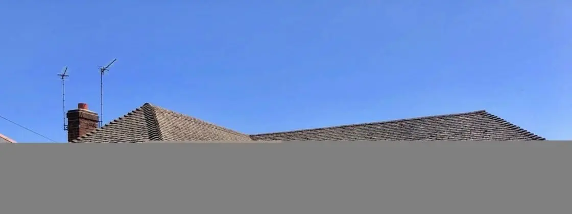 White Roses Coastal Holiday Home for 2 Plus dog Beach 400 Yards