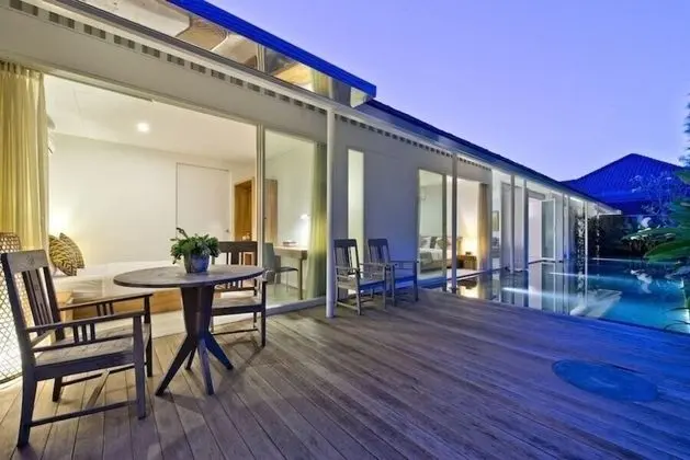 Villa White