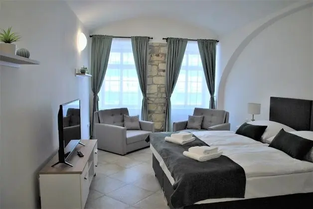 White Swan Boutique Apartments