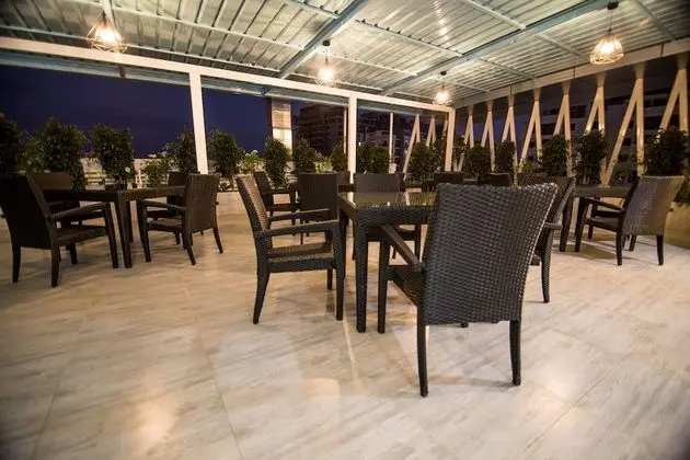 The White Tree Executive Suites - Yerinde Yemek