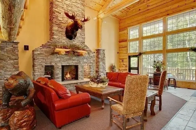 Whitefish Lodge and Suites - Lobi