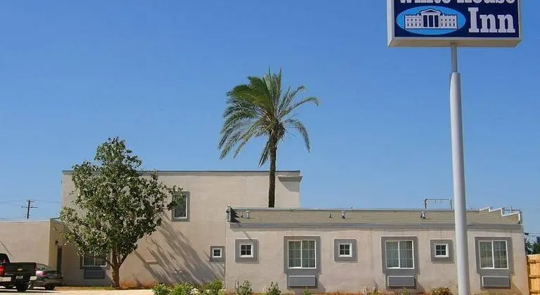 Whitehouse Inn Dilley