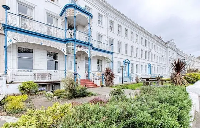 Whitehouse Hotel