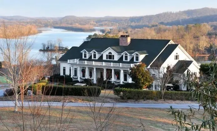 Whitestone Inn