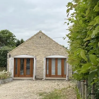 Whitley Old Garage - Öne Çıkan Resim