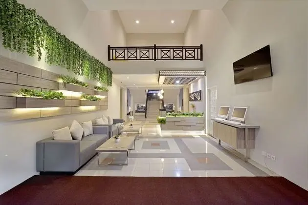 Whiz Prime Hotel Darmo Harapan Surabaya - CHSE Certified - Lobi