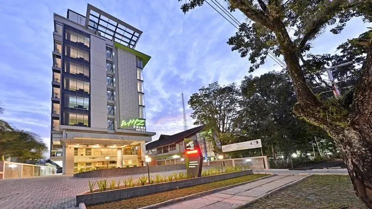 Whiz Prime Hotel Khotib Sulaiman Padang