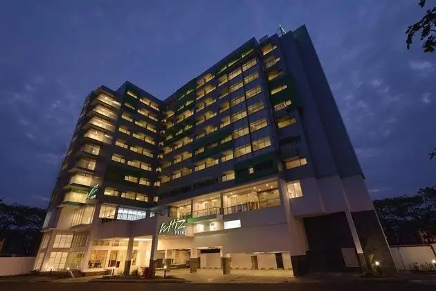 Whiz Prime Hotel Megamas Manado - CHSE Certified - Dış Mekan