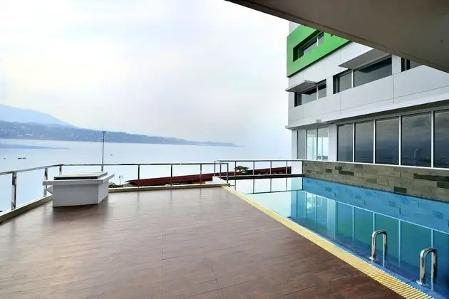 Whiz Prime Hotel Megamas Manado - CHSE Certified - Havuz