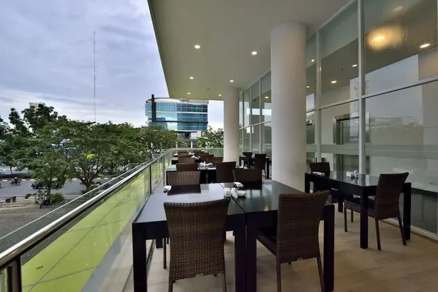 Whiz Hotel Sudirman Pekanbaru - CHSE Certified - Yerinde Yemek