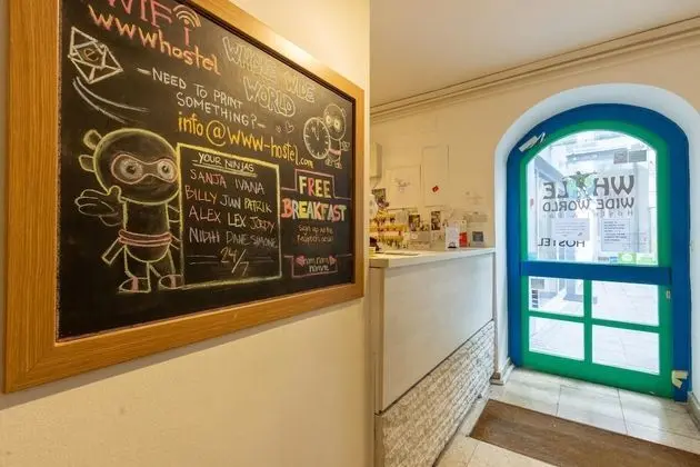 Whole Wide World Hostel & Bar - Lobi