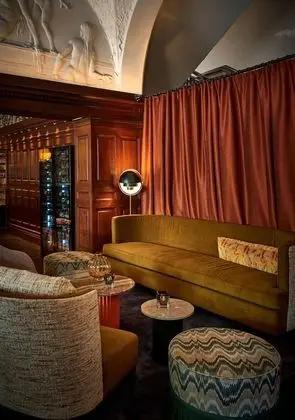 WIDE Hotel - Lobi