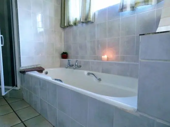 Wild Olive Cottage for 2 People in Wonderful Garden - Banyo Tipleri