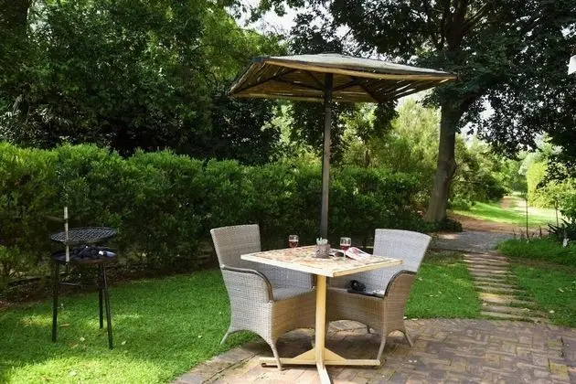 Wild Olive Cottage for 2 People in Wonderful Garden - Dış Mekan