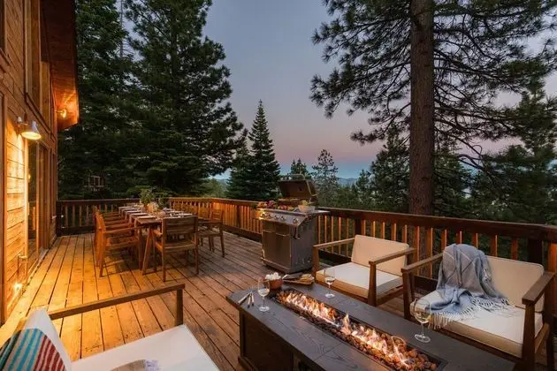 Wildwood by Avantstay Seclusion In The Woods w/ 3 Decks! 15mins From Nrthstar! - İç Mekan