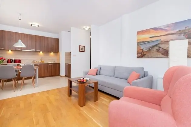 Willa 4 Pory Roku by Renters - Öne Çıkan Resim