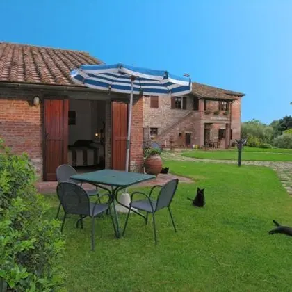 Willow apt With Shared Pool - Teras