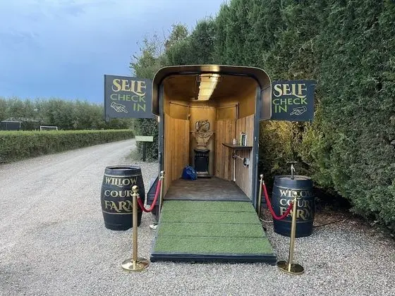 Willow Court Farm - Lobi