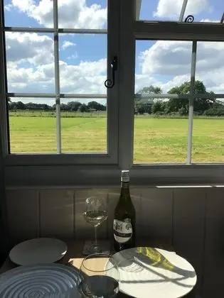 Willowbank Wine Down. Tranquil Shepherds Hut - Mutfak