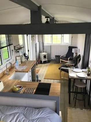 Willowbank Wine Down. Tranquil Shepherds Hut - Oda