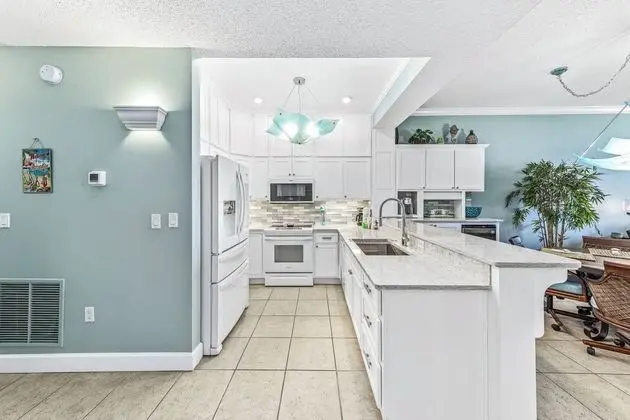 Windemere Beachfront Condo 1503 - Mutfak