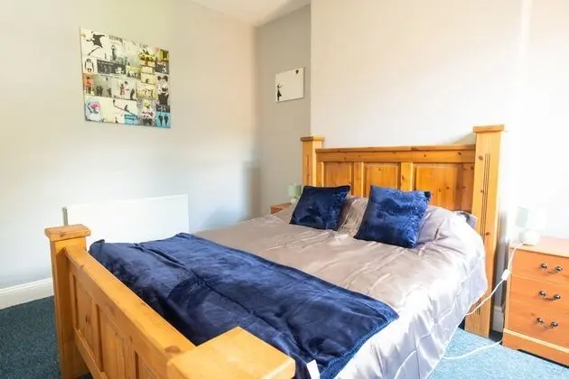 Windsor Apartment with Parking