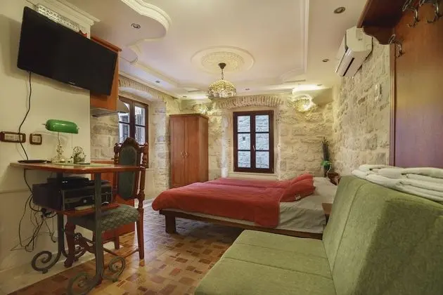 Wine house old town apartments