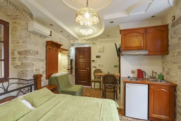 Wine house old town apartments - Mutfak