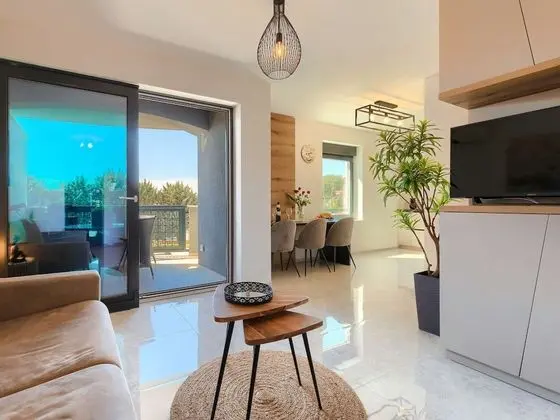 Wing 77 Pje ana Uvala