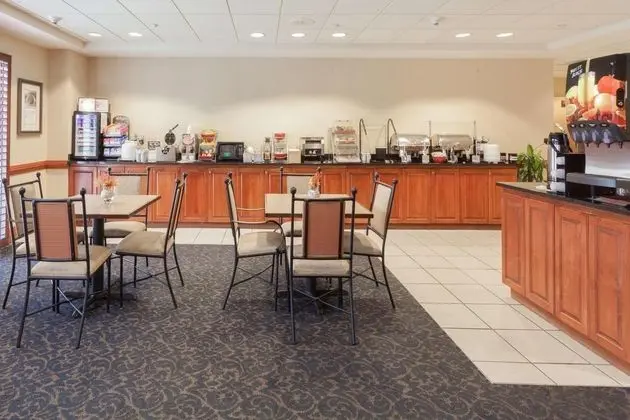 WINGATE BY WYNDHAM CHARLOTTE SPEEDWAY/CONCORD - Yeme / İçme