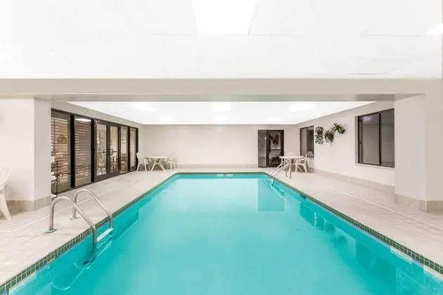 WINGATE BY WYNDHAM GREENVILLE - Havuz