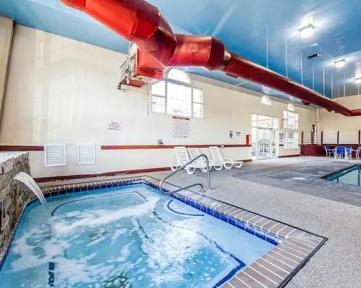 Wingate by Wyndham Marietta Conference Center - Havuz