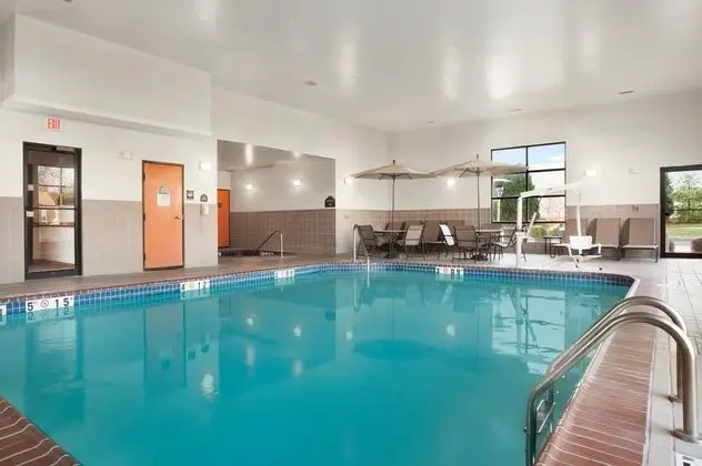 WINGATE BY WYNDHAM VIENNA PARKERSBURG - Havuz