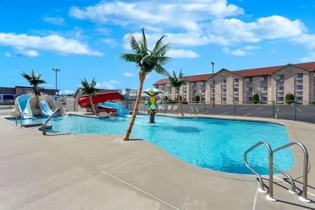Wingate by Wyndham Wisconsin Dells Waterpark - Havuz
