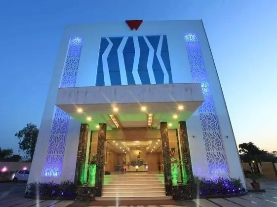 Wingston A Treehouse Hotel-Goverdhan - 1