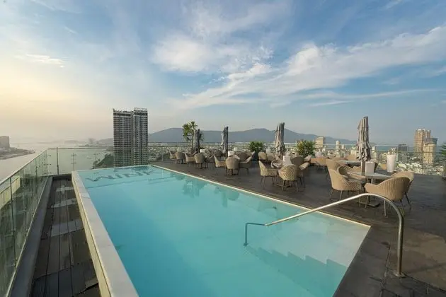 Wink Hotel Danang Riverside - Havuz