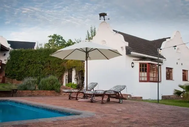 At Winkfield House - Havuz