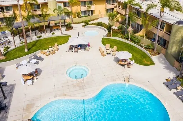 Winners Circle Resort - Havuz
