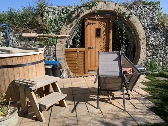 Winter Escape Luxury Hobbit House With Hot Tub!