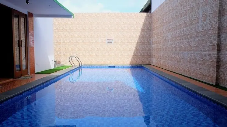 Villa Wirosaban with Private Pool by Simply Homy - Havuz