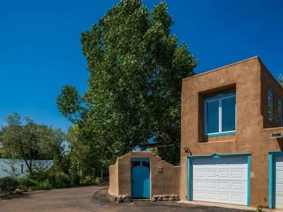 Wisteria - Delightful Updated Family Home, Seven Blocks to the Plaza
