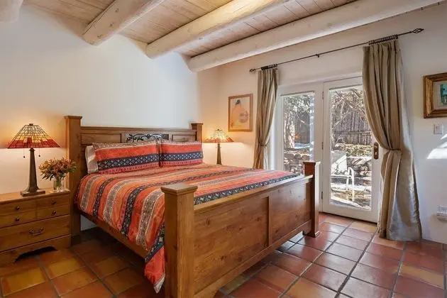 Wisteria - Delightful Updated Family Home, Seven Blocks to the Plaza - Oda