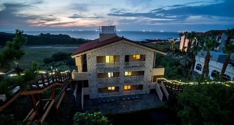 Witch's broomstick Pension - Dış Mekan