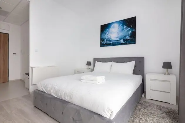 Wola Chic Grey Studio