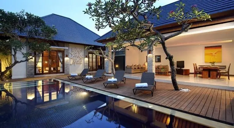 The Wolas Villas