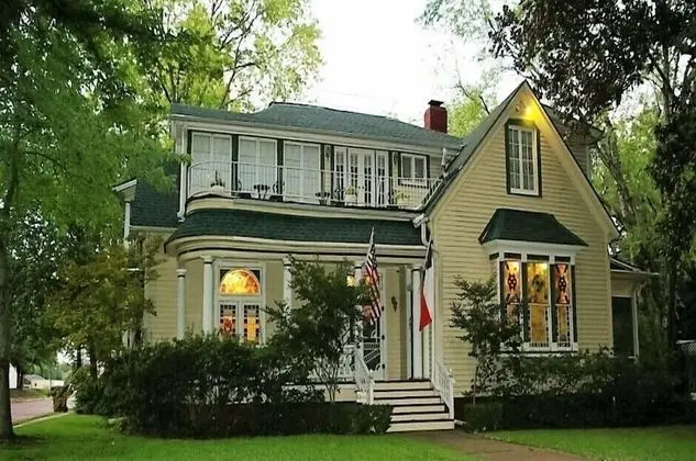Woldert-Spence Manor