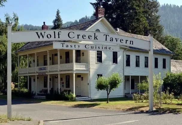 Wolf Creek Inn & Tavern - Dış Mekan