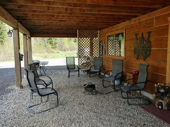 Wolfwood Guest Ranch - Lobi