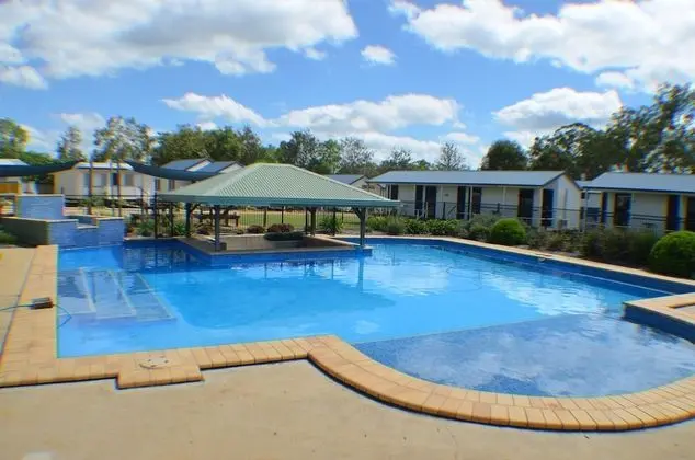 Wondai Accommodation Units and Villas - Havuz