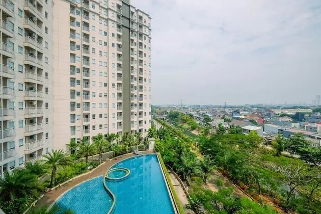 Wonderful 1BR Apartment at Mustika Golf Residence with Golf View - Havuz